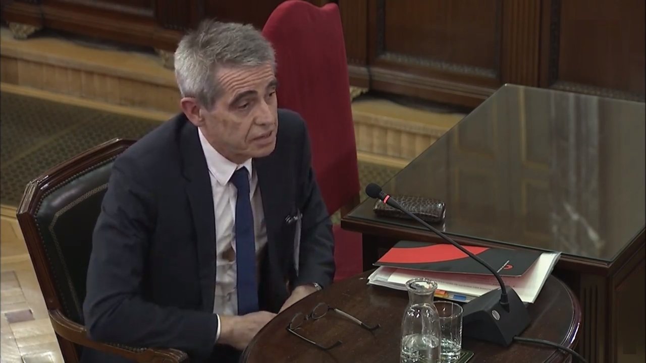 El ex letrado mayor del Parlament, Antoni Bayona, declarando como testigo en el juicio del 1-O.