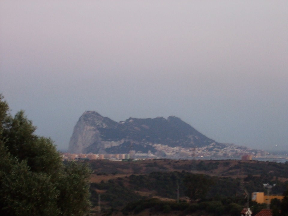 Vista del Peñón de Gibraltar desde San Roque.