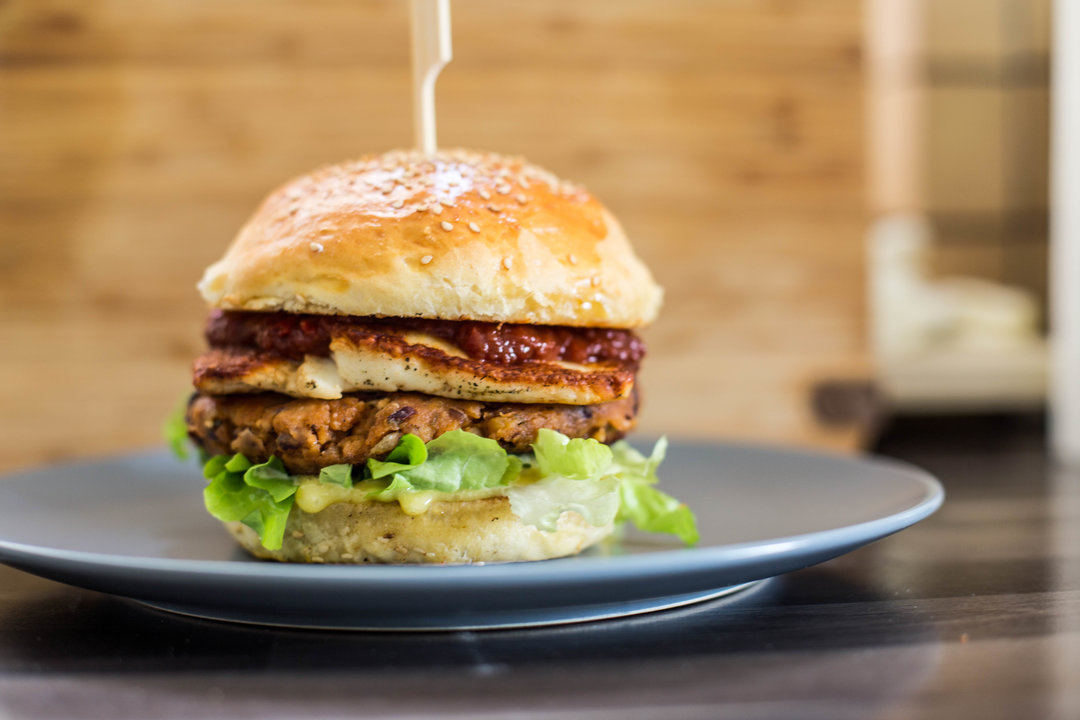 burger-vegetarian-food-dish-hamburger-cuisine-1586555-pxhere.com
