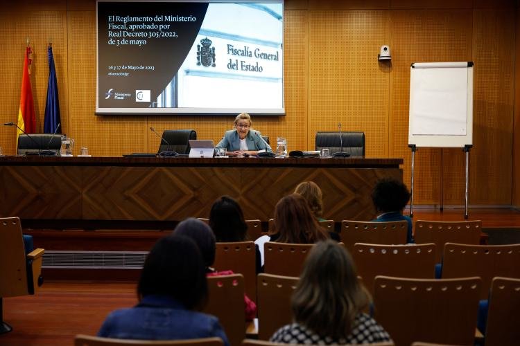 Cuarenta fiscales de toda España participan en un curso sobre el Reglamento del Ministerio Fiscal.