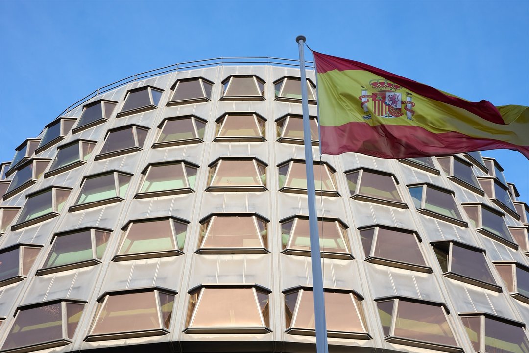 Vista de la fachada del Tribunal Constitucional el día en el que se celebra el acto solemne de toma de posesión de los cuatro nuevos magistrados en el Tribunal Constitucional (TC), a 9 de enero de 2023, en Madrid (España).