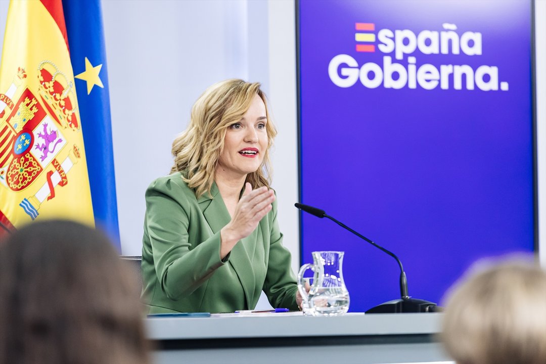 La ministra Portavoz y de Educación, Formación Profesional y Deporte, Pilar Alegría, ofrece una rueda de prensa posterior a la reunión del Consejo de Ministros, en el Palacio de La Moncloa, a 5 de diciembre de 2023, en Madrid (España).