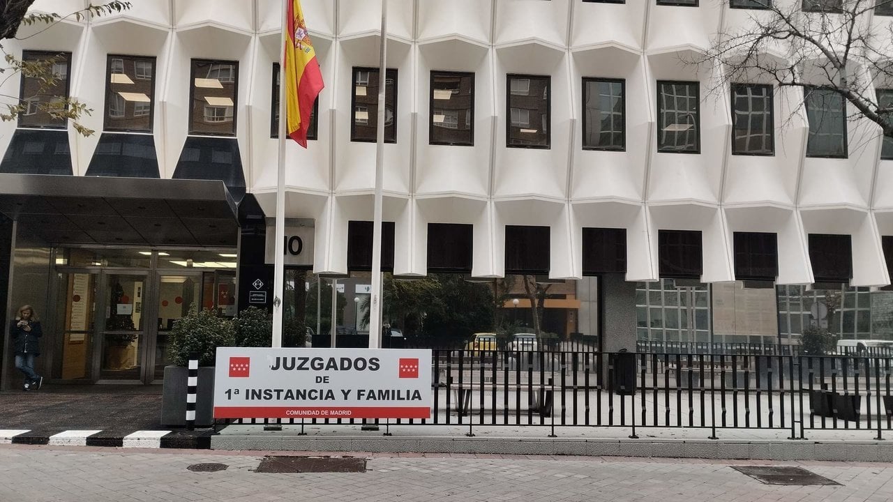 Fachada de los Juzgados de 1a Instancia y Familia de Madrid 
