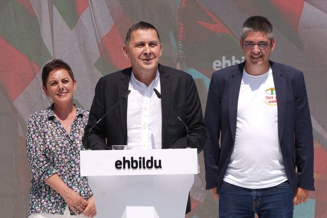 EH Bildu celebra un acto de campaña electoral en San Sebastián