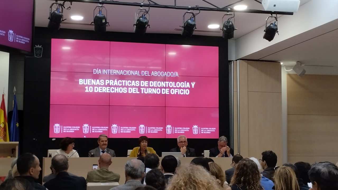 Presentación del I Decálogo de Buenas Prácticas para el Turno de Oficio en el Salón de Actos del Colegio de Abogados de Madrid (ICAM). (Foto: CJ)