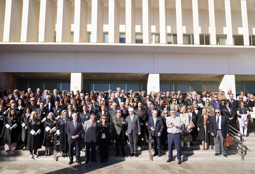 Concentración de jueces, magistrados, fiscales y letrados de la Administración de Justicia en defensa de la independencia judicial. A 15 de noviembre de 2023, en Málaga (Andalucía, España). (Foto: Álex Zea / Europa Press)