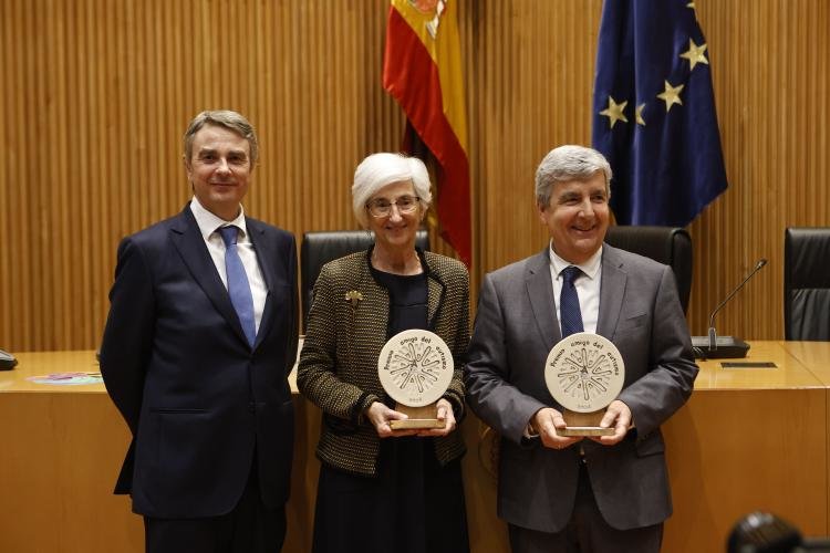 La Fiscal de Sala María José Segarra recoge el premio Amigos del Autismo 2024. (Foto:  Fiscalía)