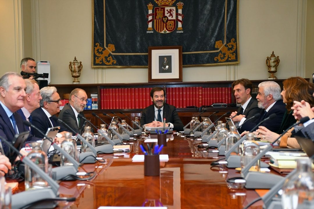 El presidente interino del CGPJ, Vicente Guilarte (c), durante una sesión plenaria, en el Consejo General del Poder Judicial (CGPJ), a 21 de marzo de 2024, en Madrid (España). (Foto: CGPJ)