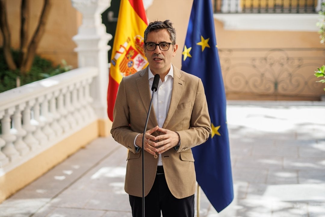 El ministro de la Presidencia, Felix bolaños, comparece ante la prensa tras su reunión en el Palacio de Parcent en Madrid con el Consejo General de Graduados Sociales de España (Foto: Alejandro Martínez Vélez / Europa Press)