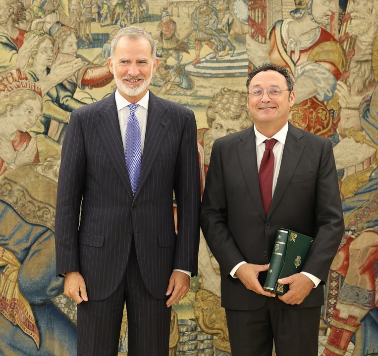 El Rey Felipe VI (i) recibe en audiencia al Fiscal General del Estado, Álvaro García Ortiz (d), en el Palacio de la Zarzuela, a 4 de septiembre de 2024, en Madrid (Foto: Marta Fernández / Europa Press)