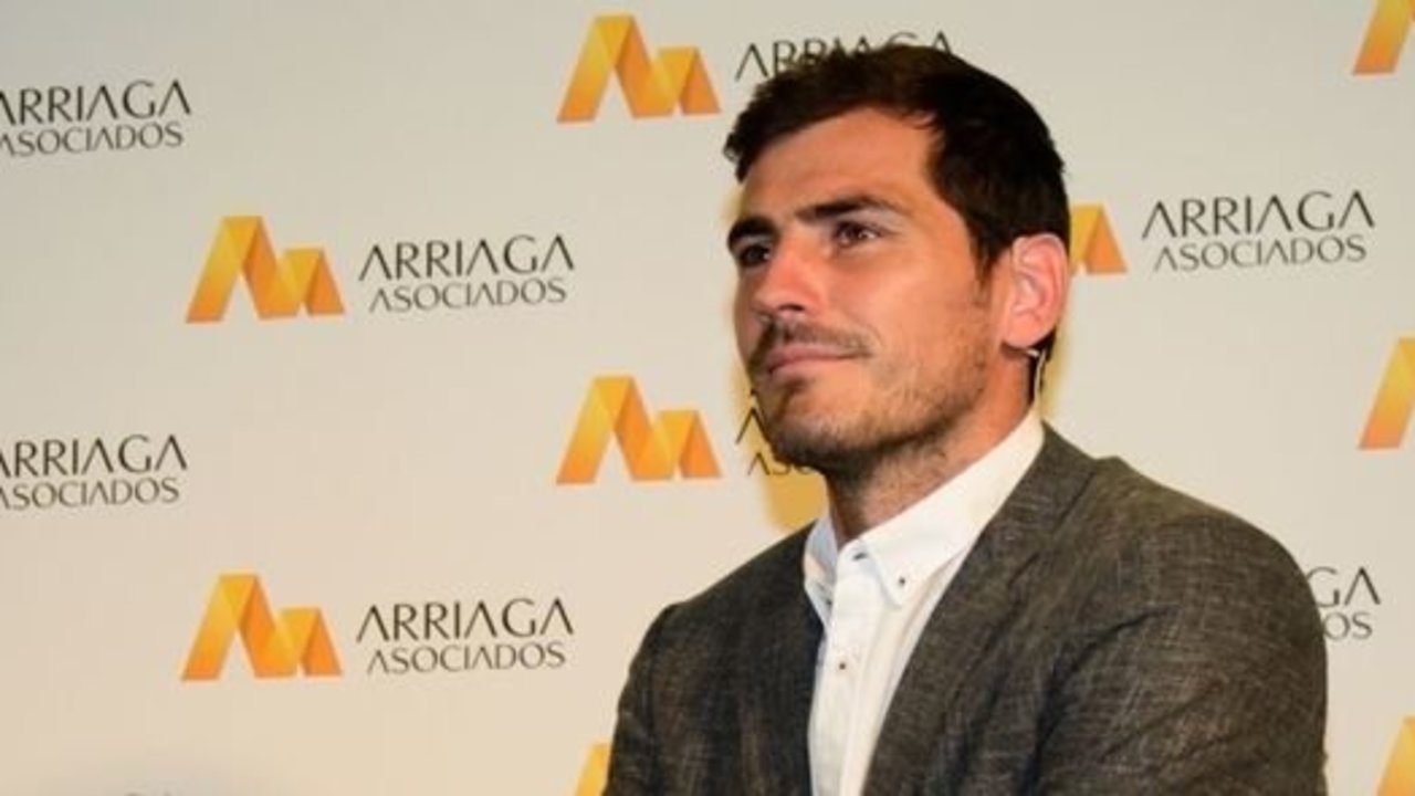 Iker Casillas presentacion de Arriaga Asociados