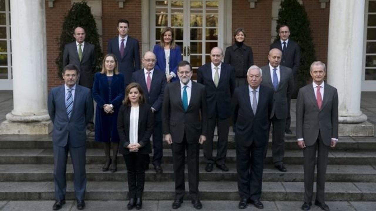 Rajoy y ministros en la Moncloa