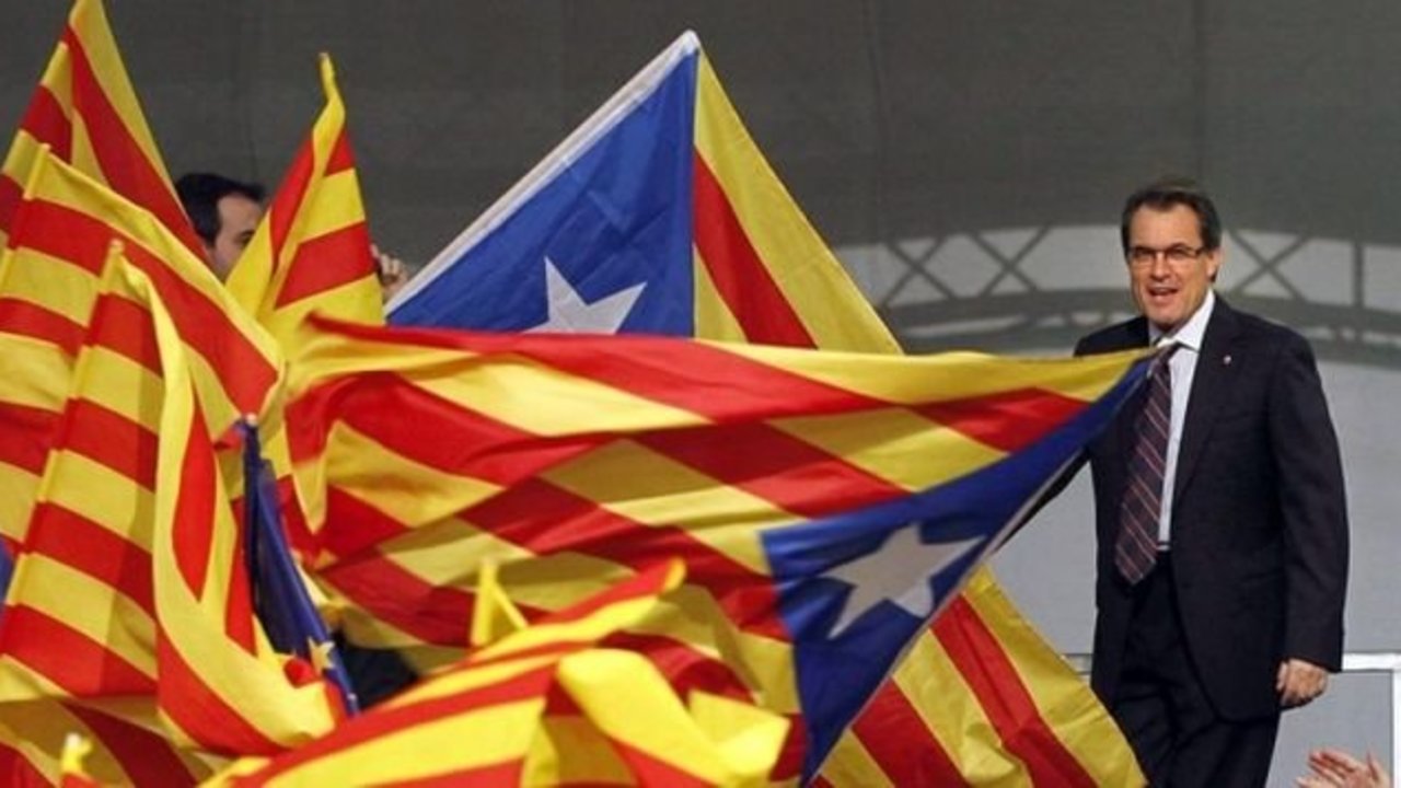 Artur banderas independentistas