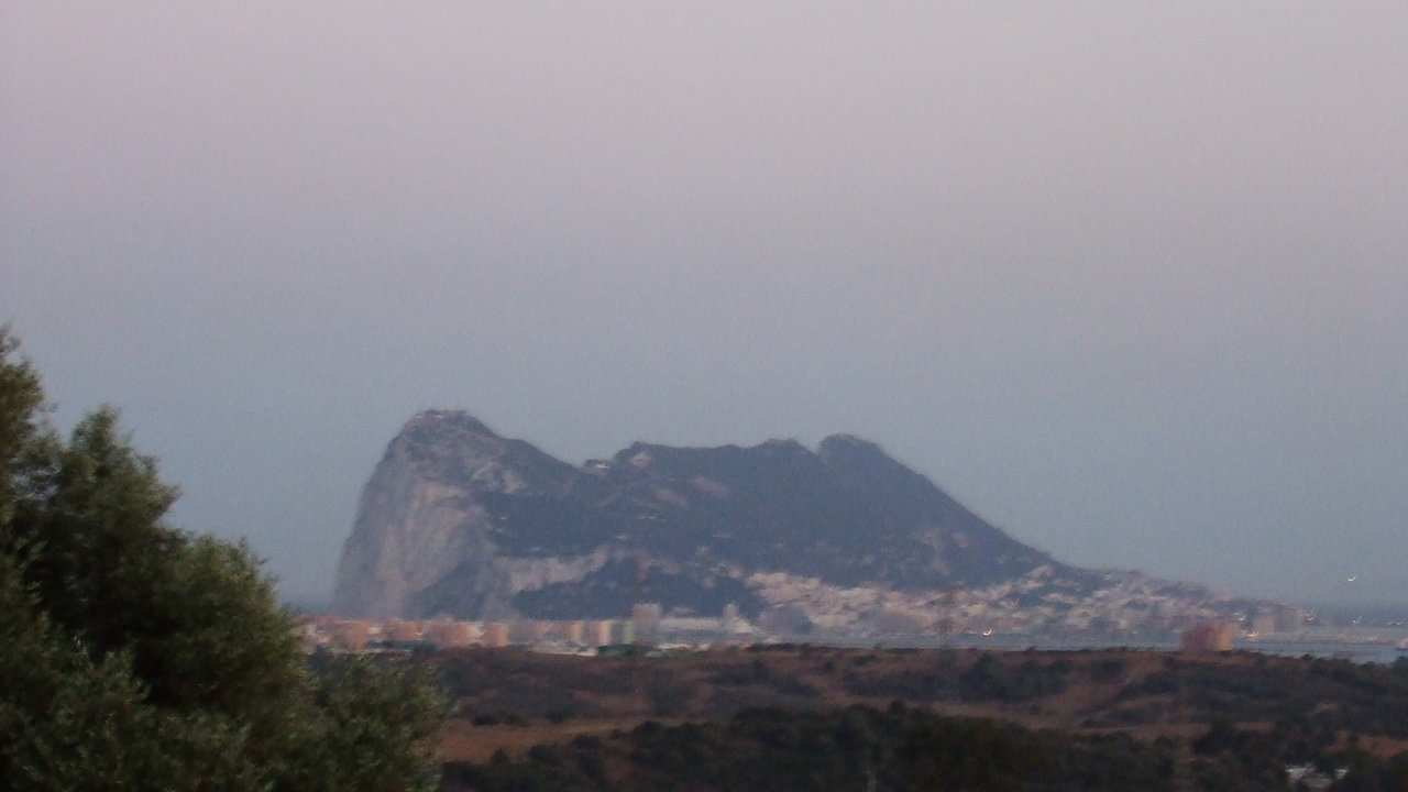 Vista del Peñón de Gibraltar desde San Roque.