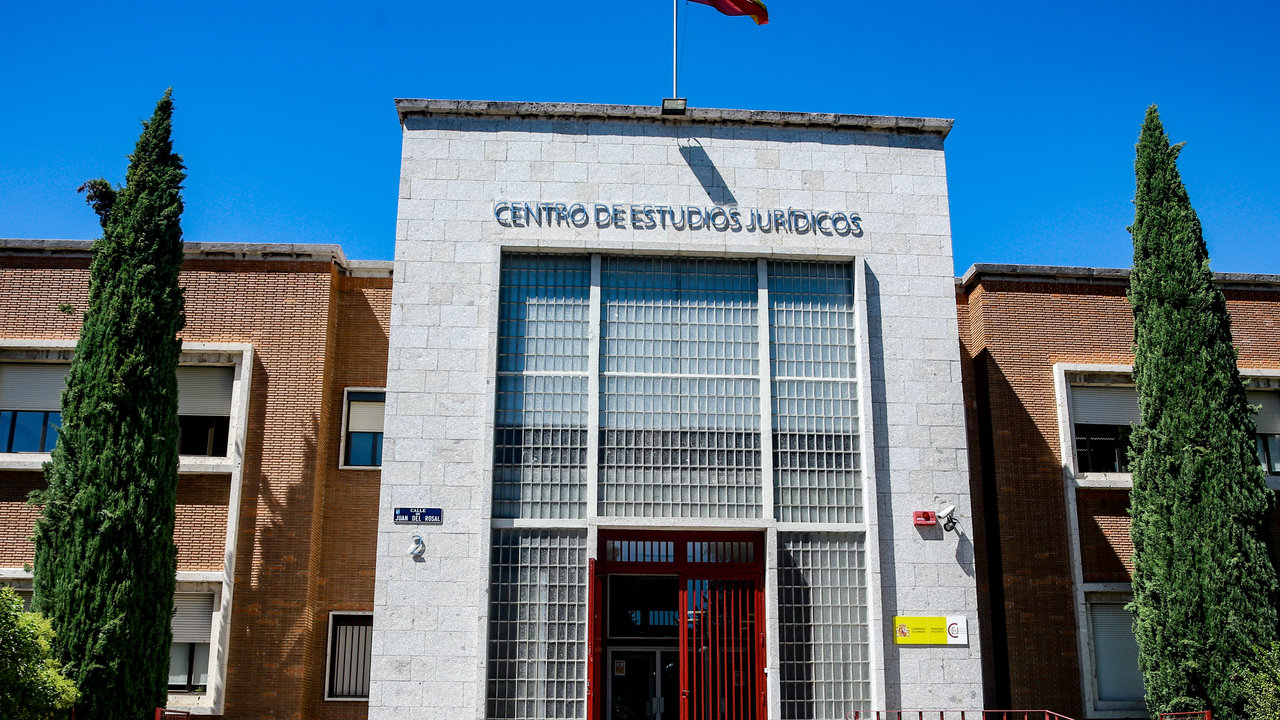 Centro de Estudios Jurídicos.