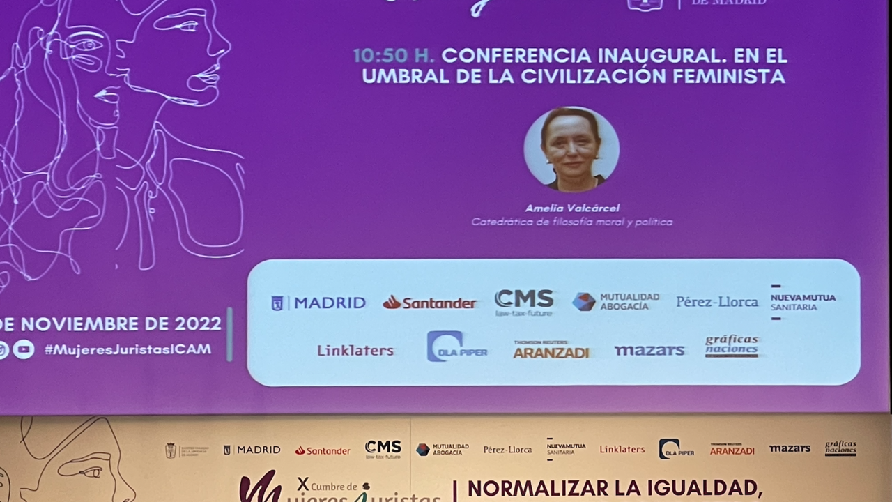 Amelia Valcárcel, catedrática de filosofía moral y política hablando en la X cumbre de las Mujeres Juristas.