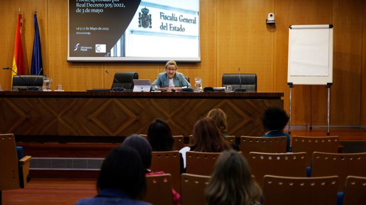 Cuarenta fiscales de toda España participan en un curso sobre el Reglamento del Ministerio Fiscal.